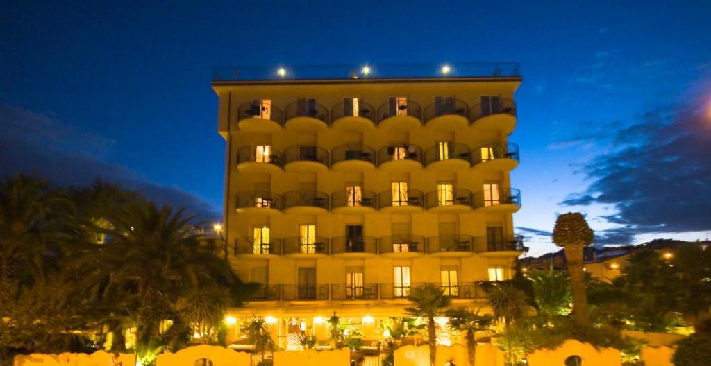 סן בנדטו דל טרנטו Hotel Marconi מראה חיצוני תמונה