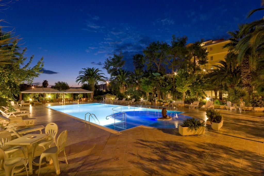 סן בנדטו דל טרנטו Hotel Marconi מראה חיצוני תמונה